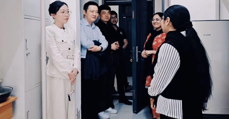 处室领导带队走访留学生宿舍